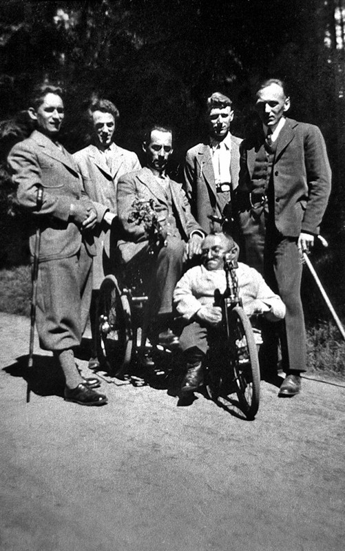 Willy Gössel mit Freunden bei einem Pfingstausflug in der Dresdner­ Heide 1933. Foto: Sammlung Lorenz
