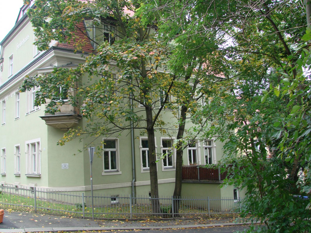 Das sanierte Haus Bautzner Landstraße 72 wurde am 1. Oktober 2008 fotografiert.  Text und Foto: Dr. Lindenau