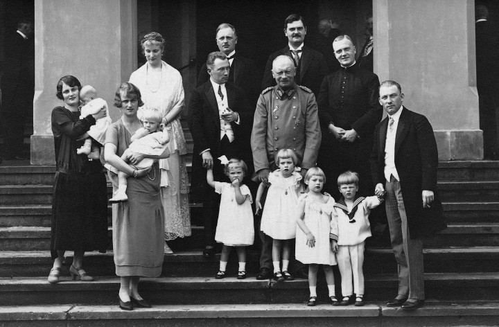 Die »Königliche Familie» in Wachwitz um 1926 Photo: Archiv Ortsverein Loschwitz-Wachwitz e.V.